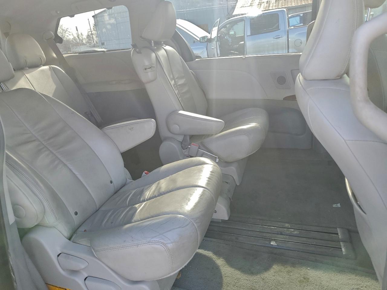 2011 Toyota Sienna Xle VIN: 5TDYK3DC9BS109527 Lot: 94238095