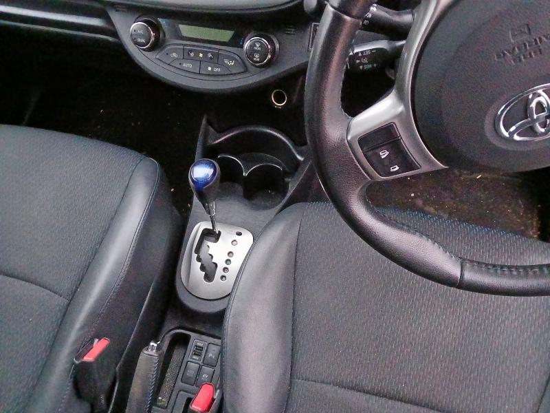 2014 TOYOTA YARIS 1.5 VVT-I HYBRID TREND 5DR CVT