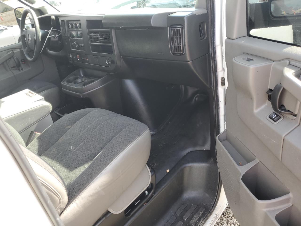 2019 GMC Savana G2500 VIN: 1GTW7AFGXK1373284 Lot: 92514015