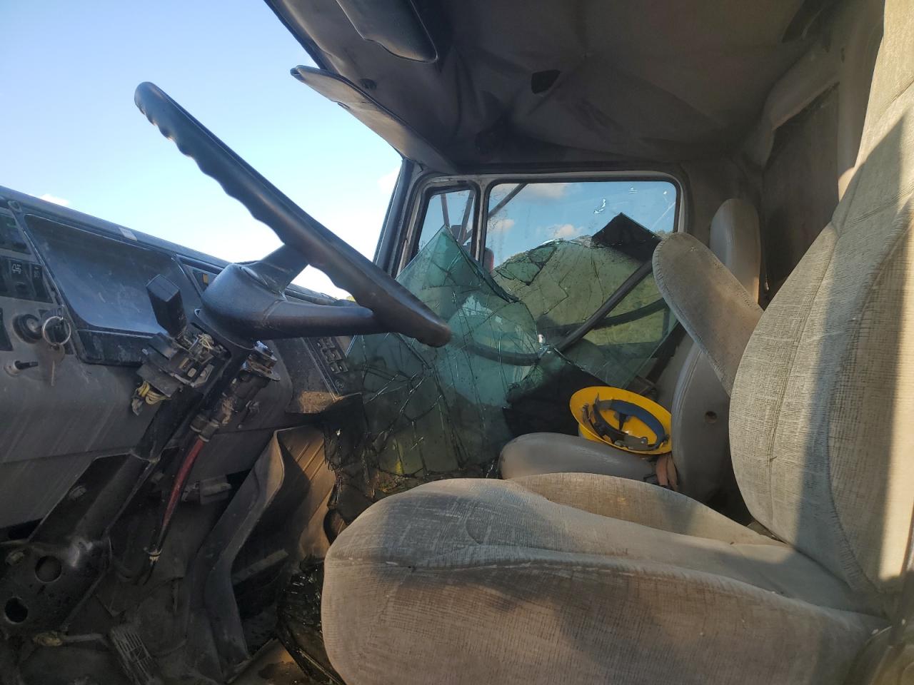 2004 Freightliner Fl112 Semi Truck VIN: 1FVJBGCV24HM38853 Lot: 91003295