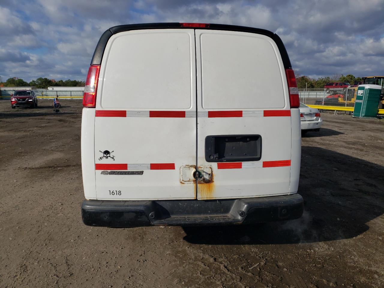 2017 Chevrolet Express 2500 Utility / Service Van VIN: 1GCWGAFF3H1172147 Lot: 92513035