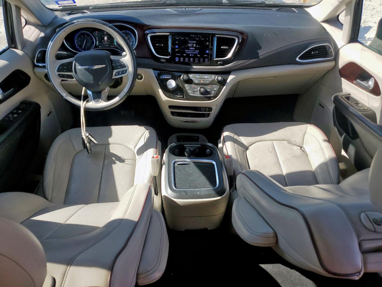 2017 Chrysler Pacifica Limited VIN: 2C4RC1GG0HR647569 Lot: 92217415