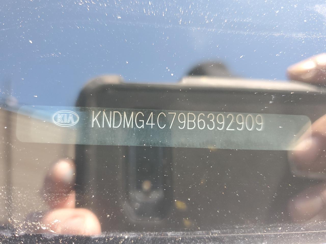 2011 Kia Sedona Lx VIN: KNDMG4C79B6392909 Lot: 93573865