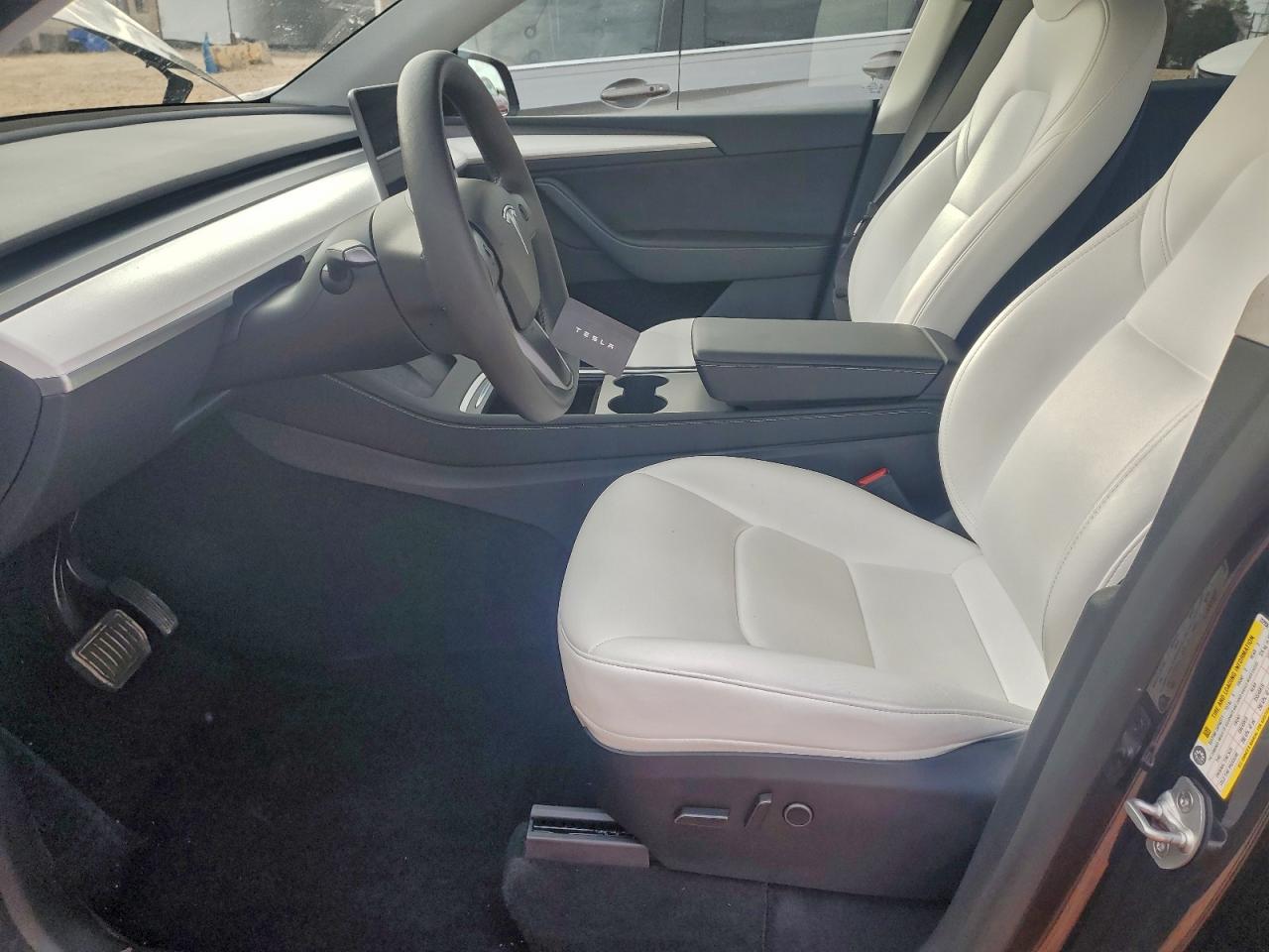 2024 Tesla Model Y VIN: 7SAYGDEE2RA222936 Lot: 94159295