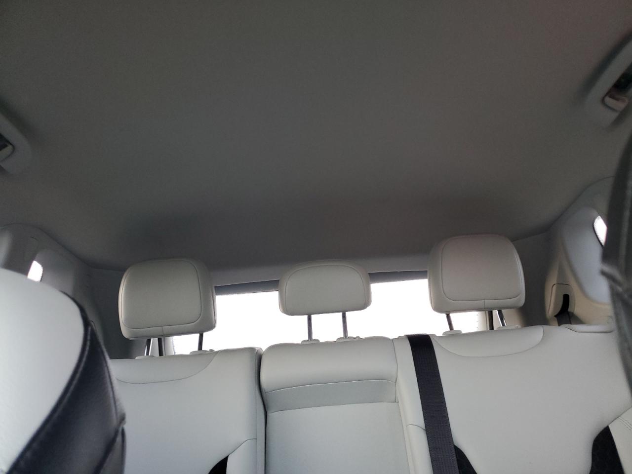 2018 Jeep Compass Latitude VIN: 3C4NJDBB5JT138677 Lot: 92748125