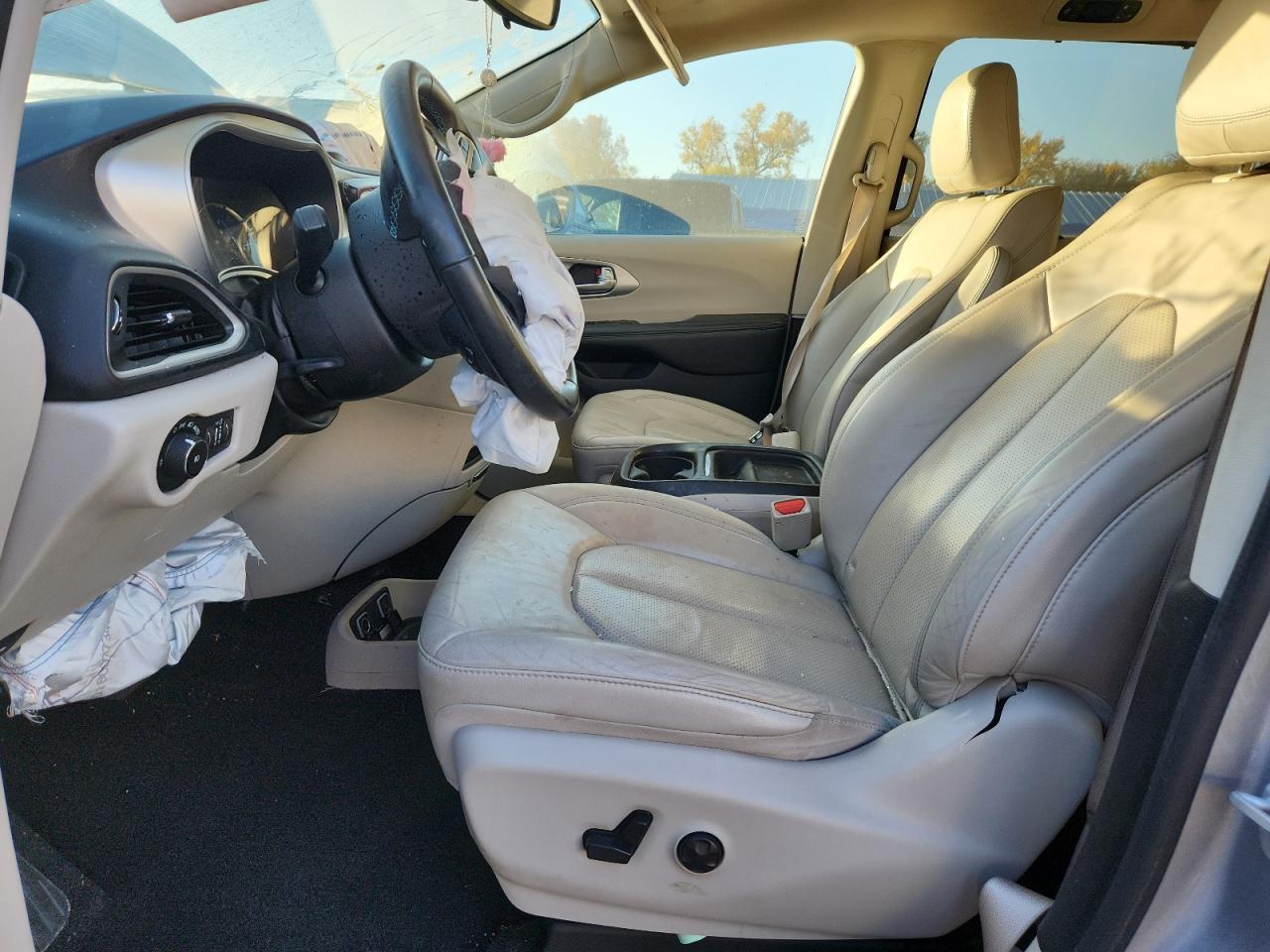 2018 Chrysler Pacifica Hybrid Touring L VIN: 2C4RC1L71JR364951 Lot: 90705465