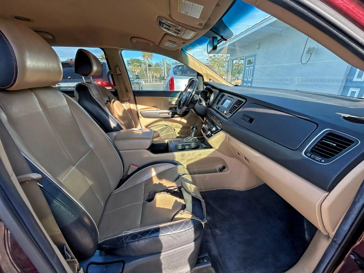 Фото: KNDMB5C17G6210146