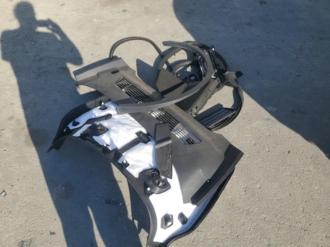 2023 Tesla Model Y VIN: 7SAYGAEE6PF861688 Lot: 90724375