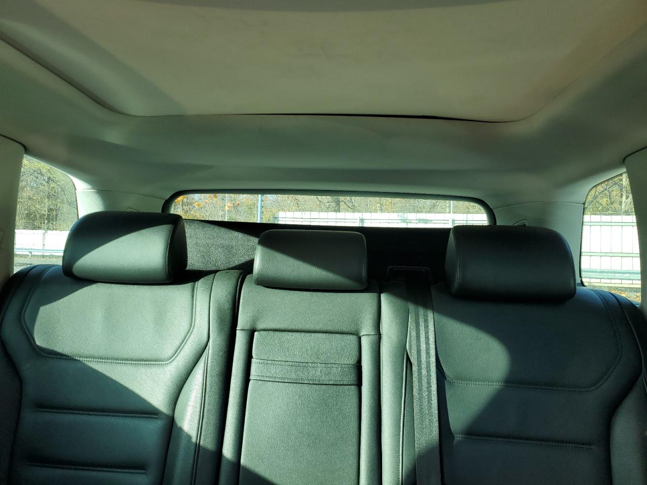 2012 Volkswagen Touareg Hybrid VIN: WVGEG9BP1CD008374 Lot: 91890555