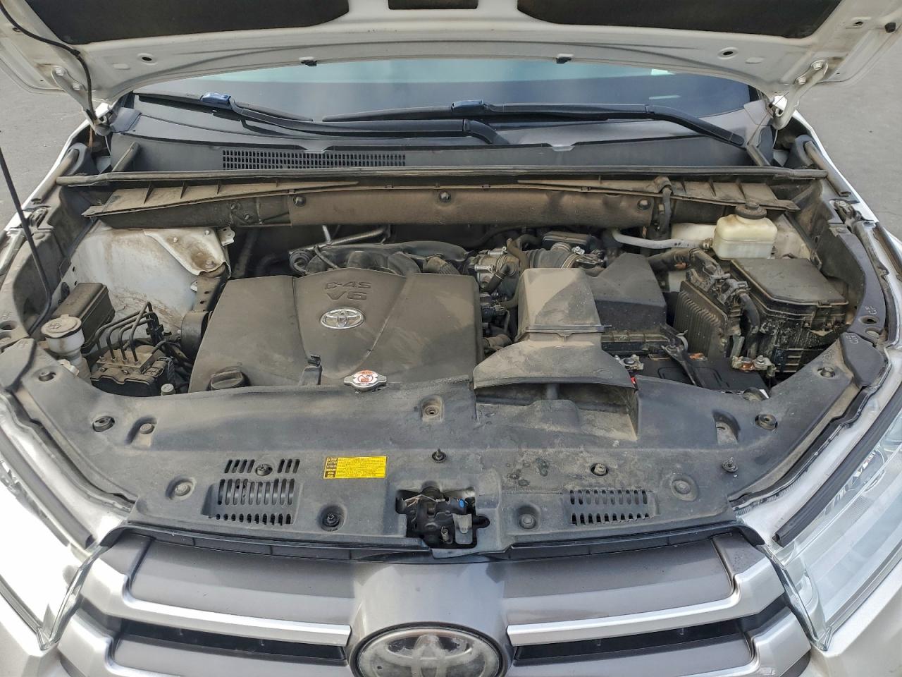 2018 Toyota Highlander Le VIN: 5TDBZRFHXJS840611 Lot: 94950835