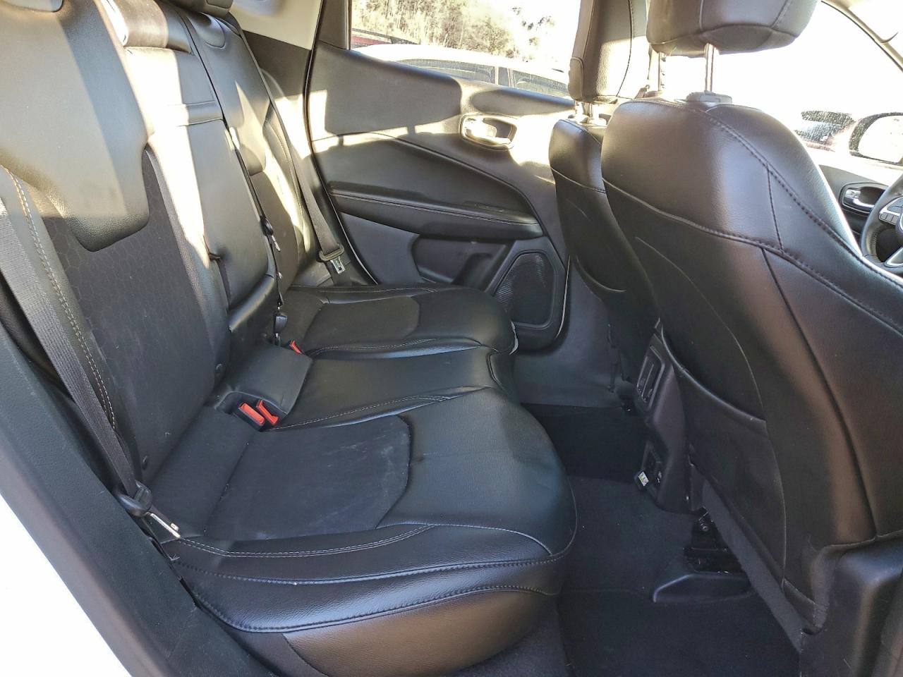 2018 Jeep Compass Latitude VIN: 3C4NJDBB4JT366203 Lot: 94175115