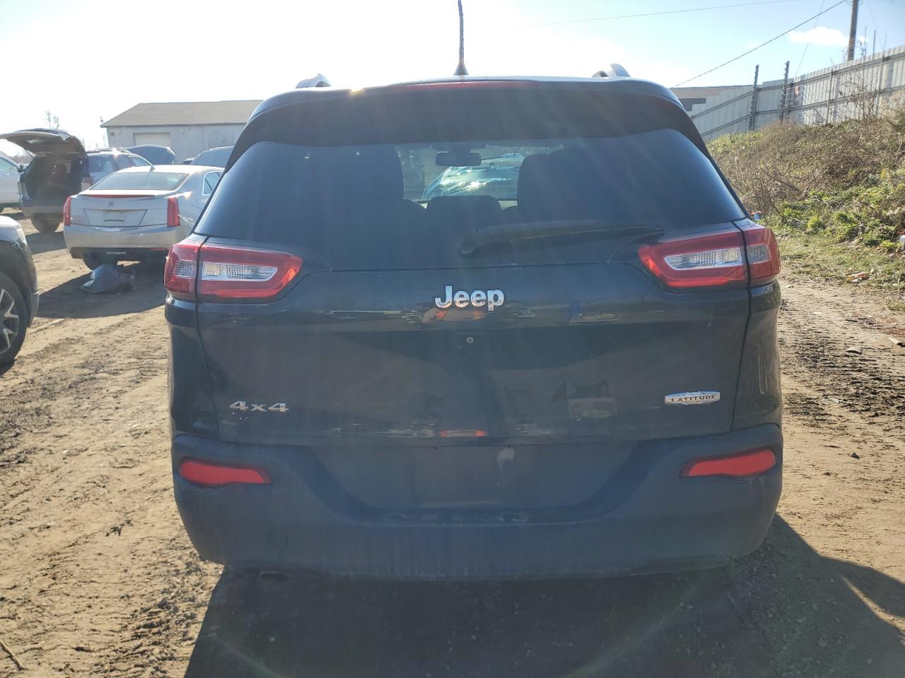2015 Jeep Cherokee Latitude VIN: 1C4PJMCB8FW513132 Lot: 92515065