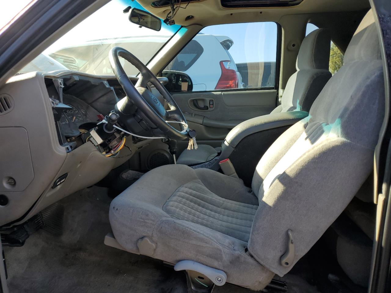 2002 Chevrolet Blazer VIN: 1GNCS18W72K147369 Lot: 91331725