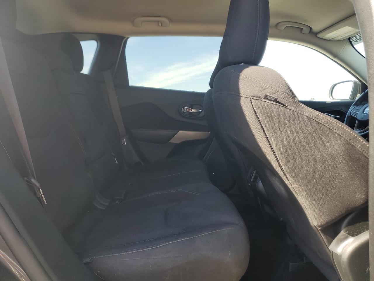 2017 Jeep Cherokee Latitude VIN: 1C4PJLCB4HD239646 Lot: 90984935