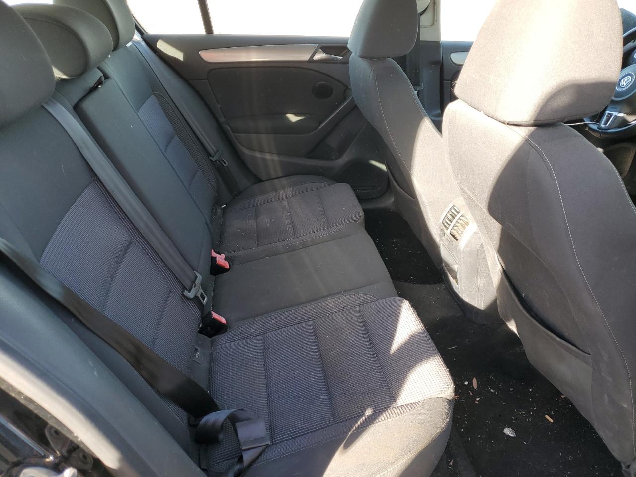 2013 Volkswagen Golf VIN: WVWDB7AJ3DW102388 Lot: 93032475