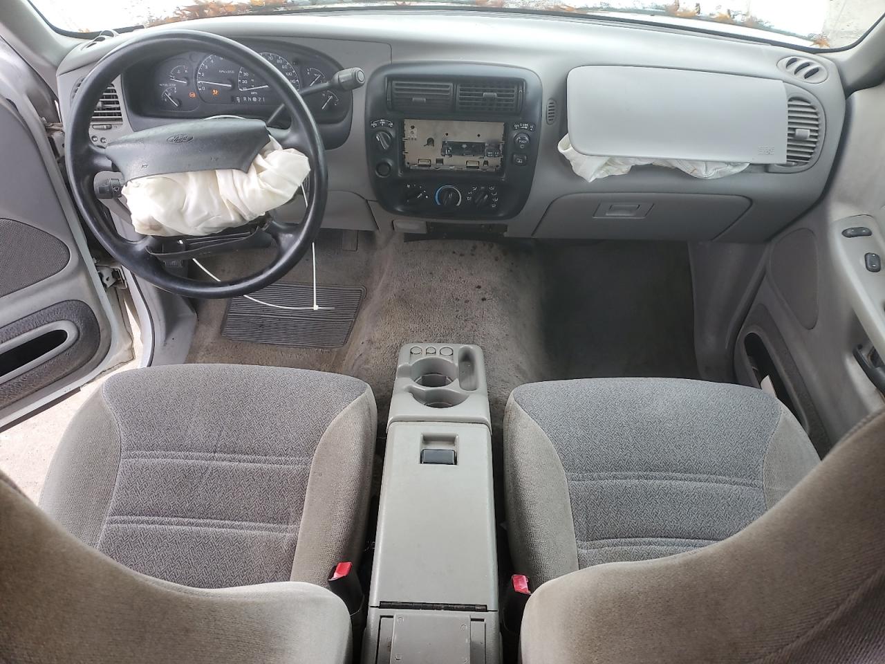 2000 Ford Explorer Xls VIN: 1FMZU72X8YUB22488 Lot: 93298015