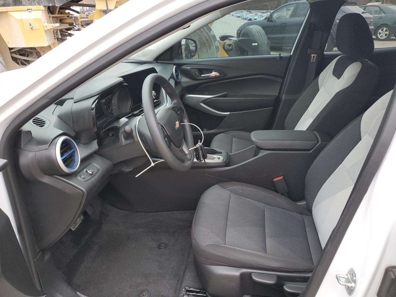 2025 Chevrolet Trax Ls VIN: KL77LFEP4SC041339 Lot: 92926915