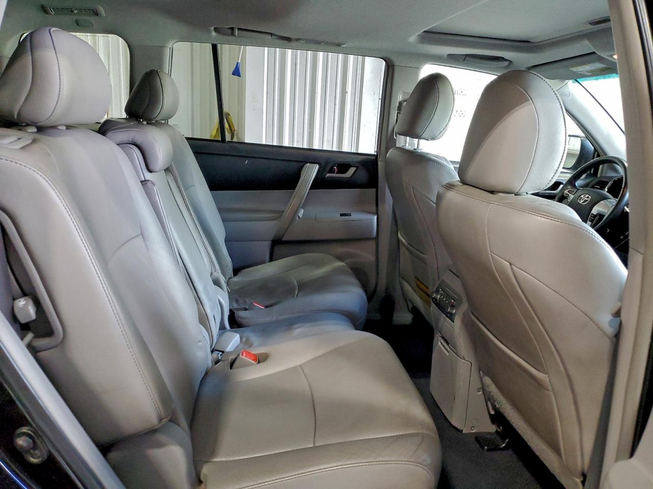 2011 Toyota Highlander Base VIN: 5TDBK3EH3BS085659 Lot: 94137385