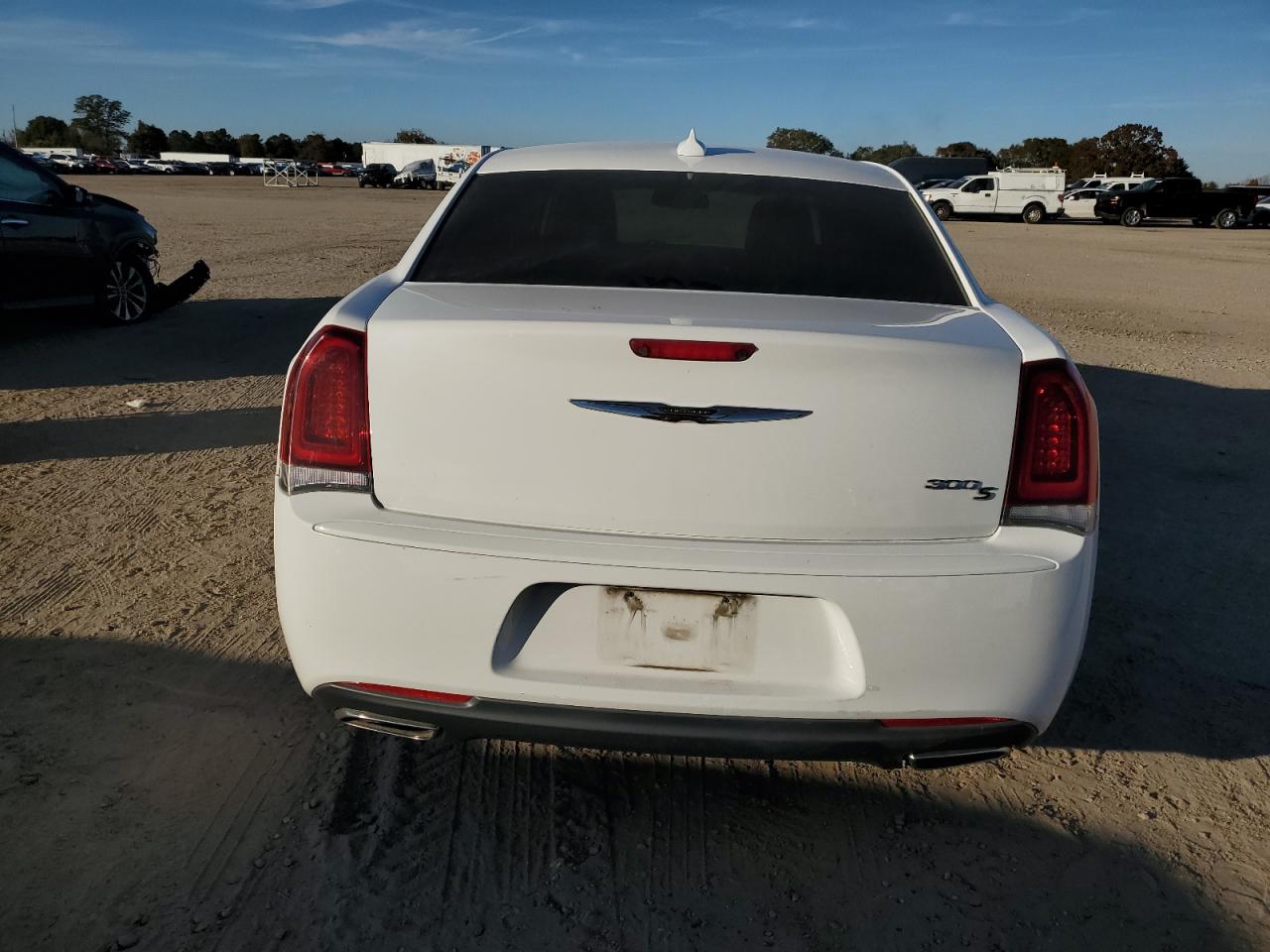 2019 Chrysler 300 S VIN: 2C3CCABG6KH638096 Lot: 92981445