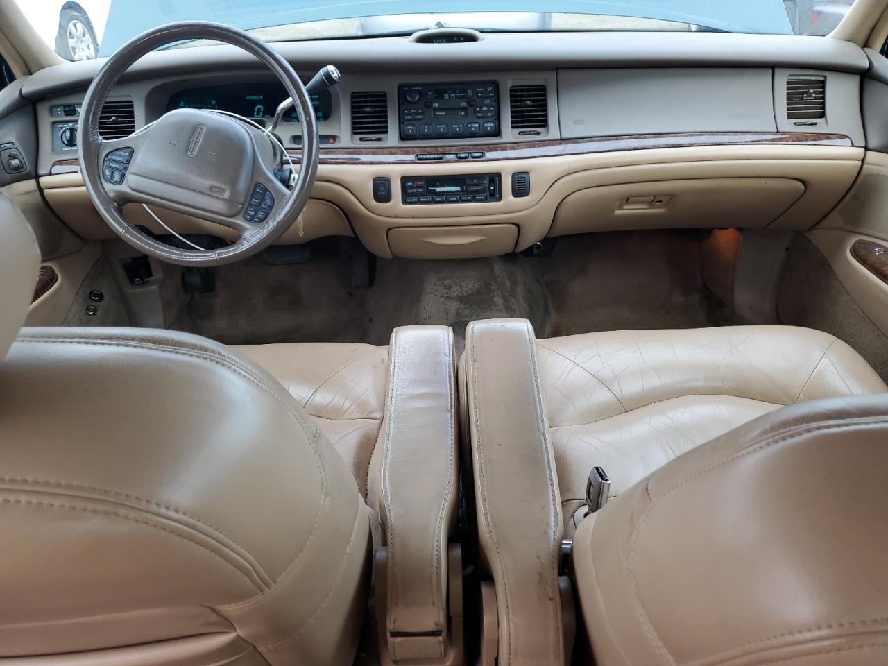 1997 Lincoln Town Car Signature VIN: 1LNLM82W4VY732380 Lot: 91482895