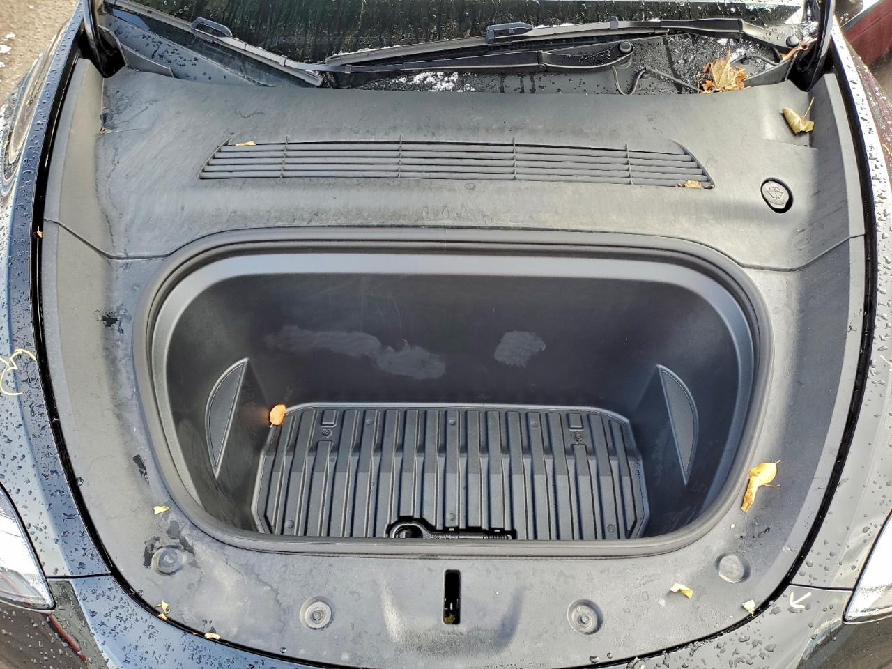 2023 Tesla Model Y VIN: LRWYGDEE6PC264730 Lot: 94545405