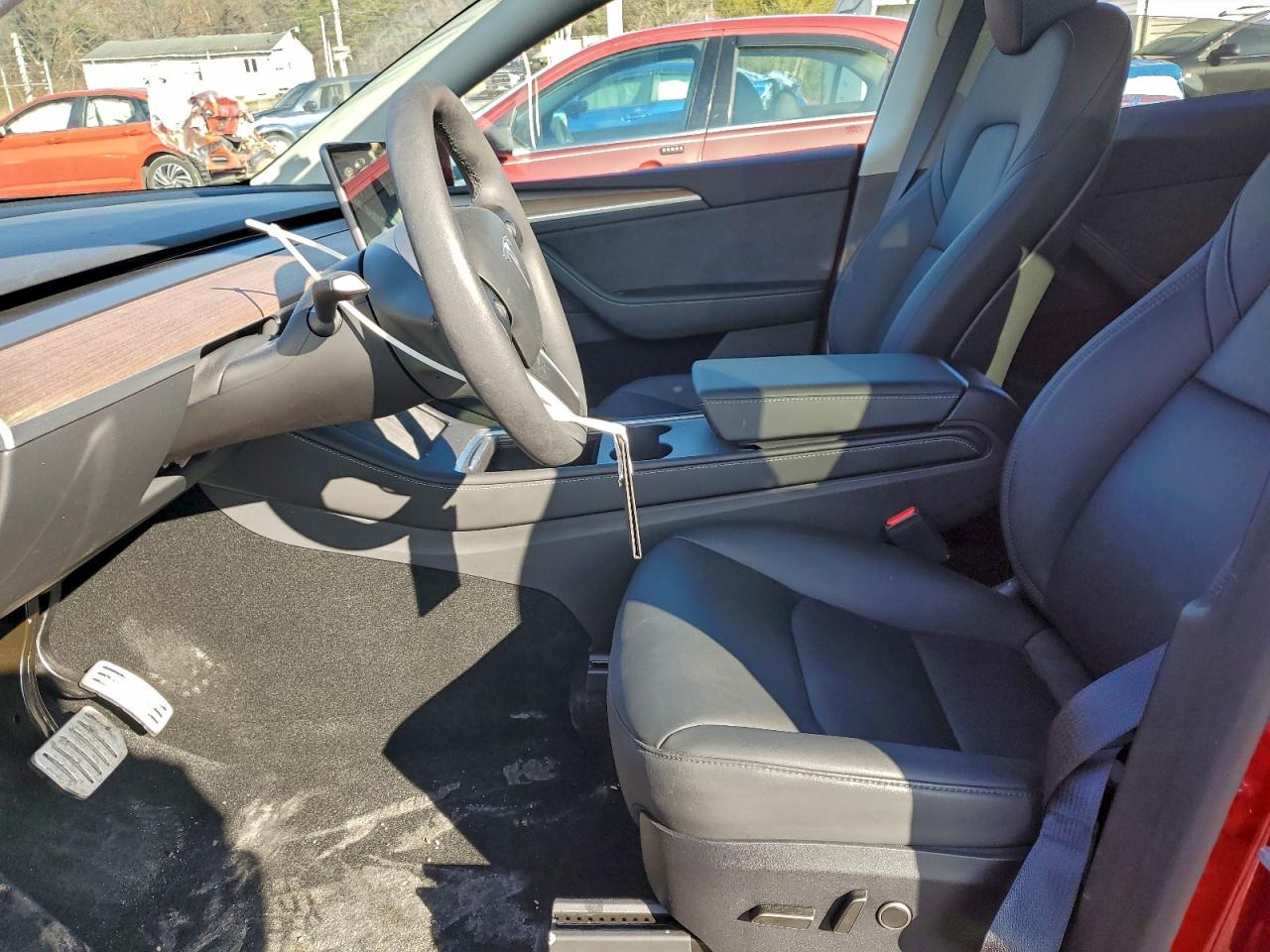 2025 Tesla Model Y VIN: 7SAYGDEF4SA364557 Lot: 94273935