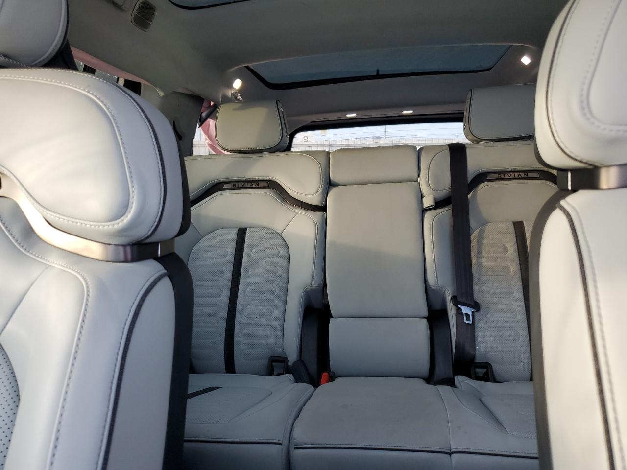 2024 Rivian R1S Adventure VIN: 7PDSGABAXRN031037 Lot: 92073315