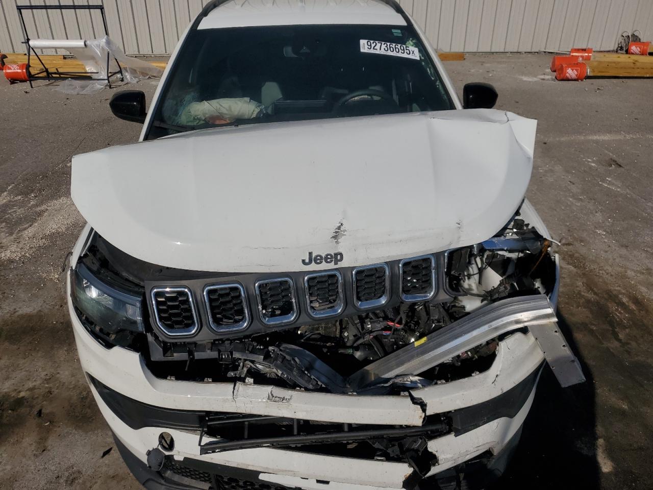 2024 Jeep Compass Latitude Lux VIN: 3C4NJDFN2RT126051 Lot: 92736695