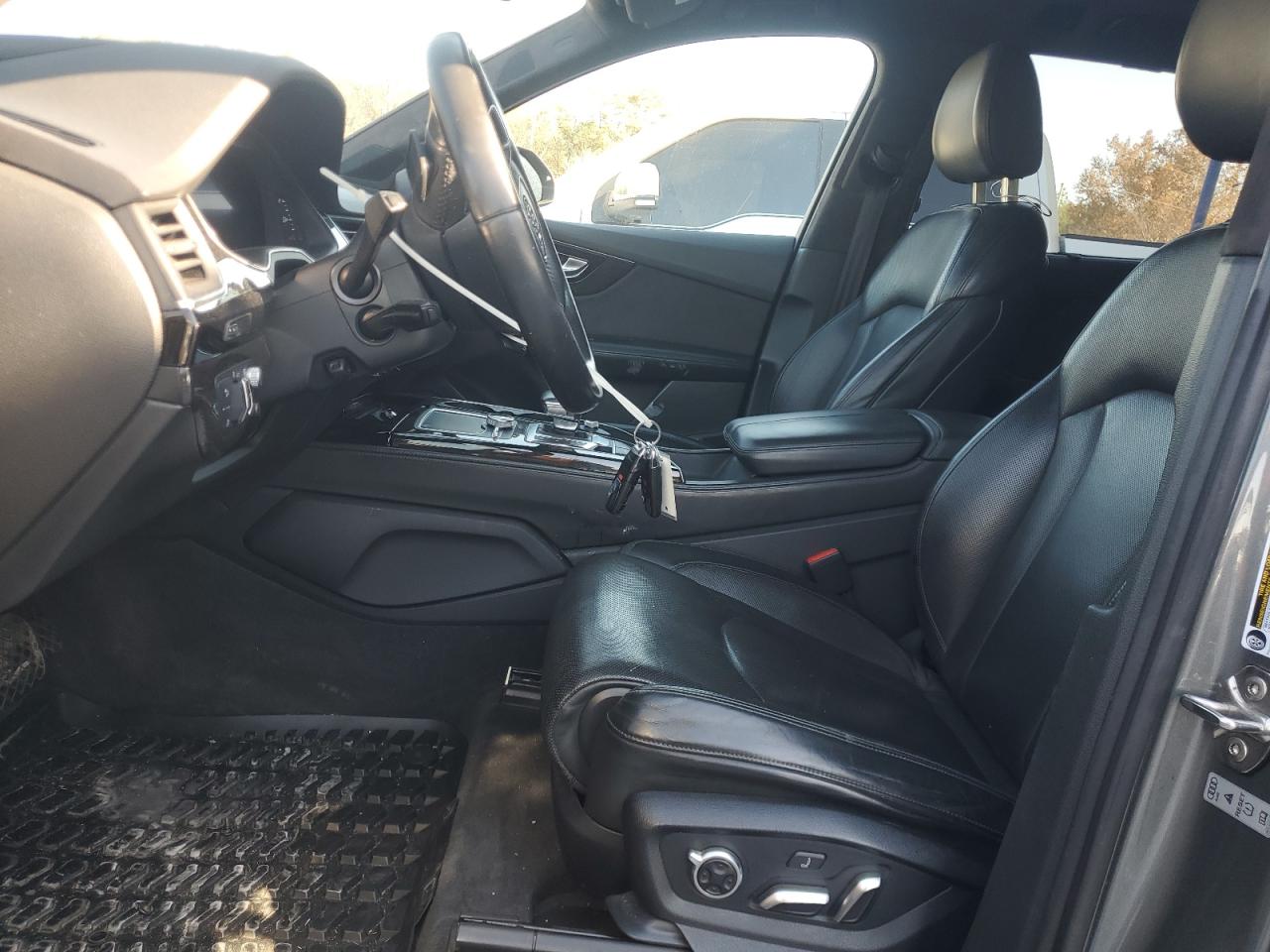 2017 Audi Q7 Prestige VIN: WA1VAAF73HD005656 Lot: 92413575