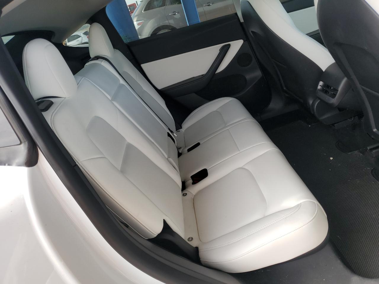 2022 Tesla Model Y VIN: 7SAYGDEE3NF324467 Lot: 89684745