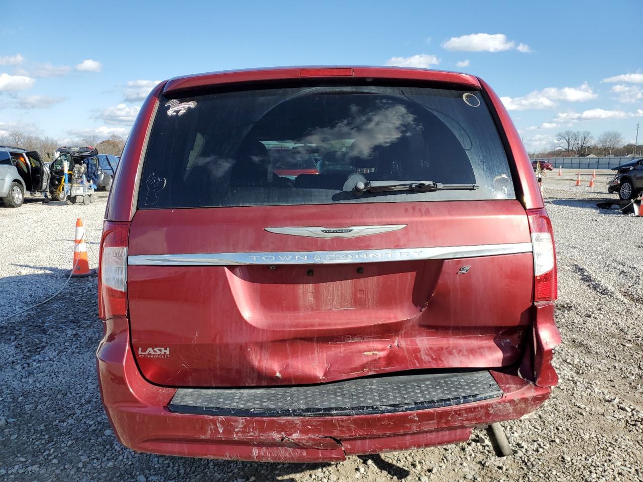 2015 Chrysler Town & Country S VIN: 2C4RC1HG0FR618620 Lot: 92331895