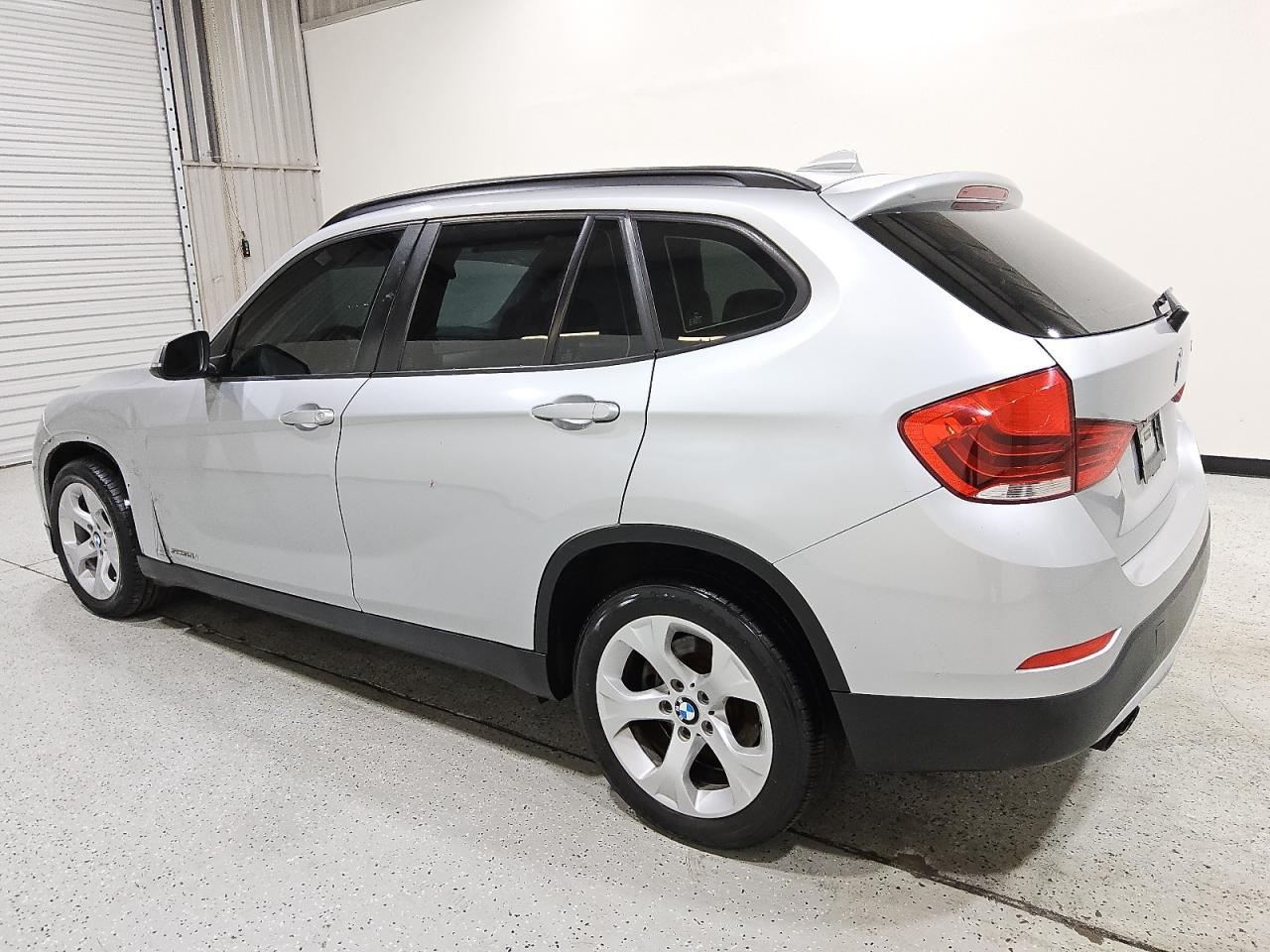 Фото: WBAVM1C56FV498320