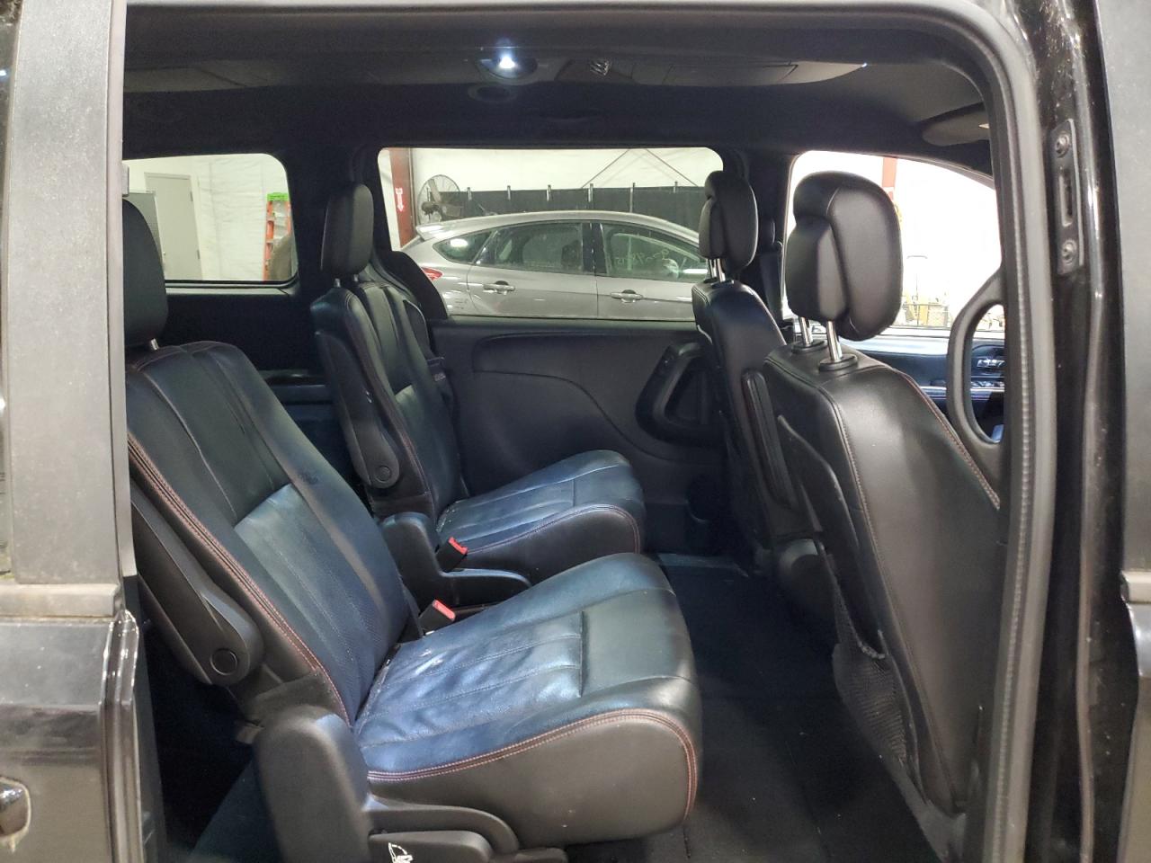 2016 Dodge Grand Caravan R/T VIN: 2C4RDGEG1GR318896 Lot: 92912295