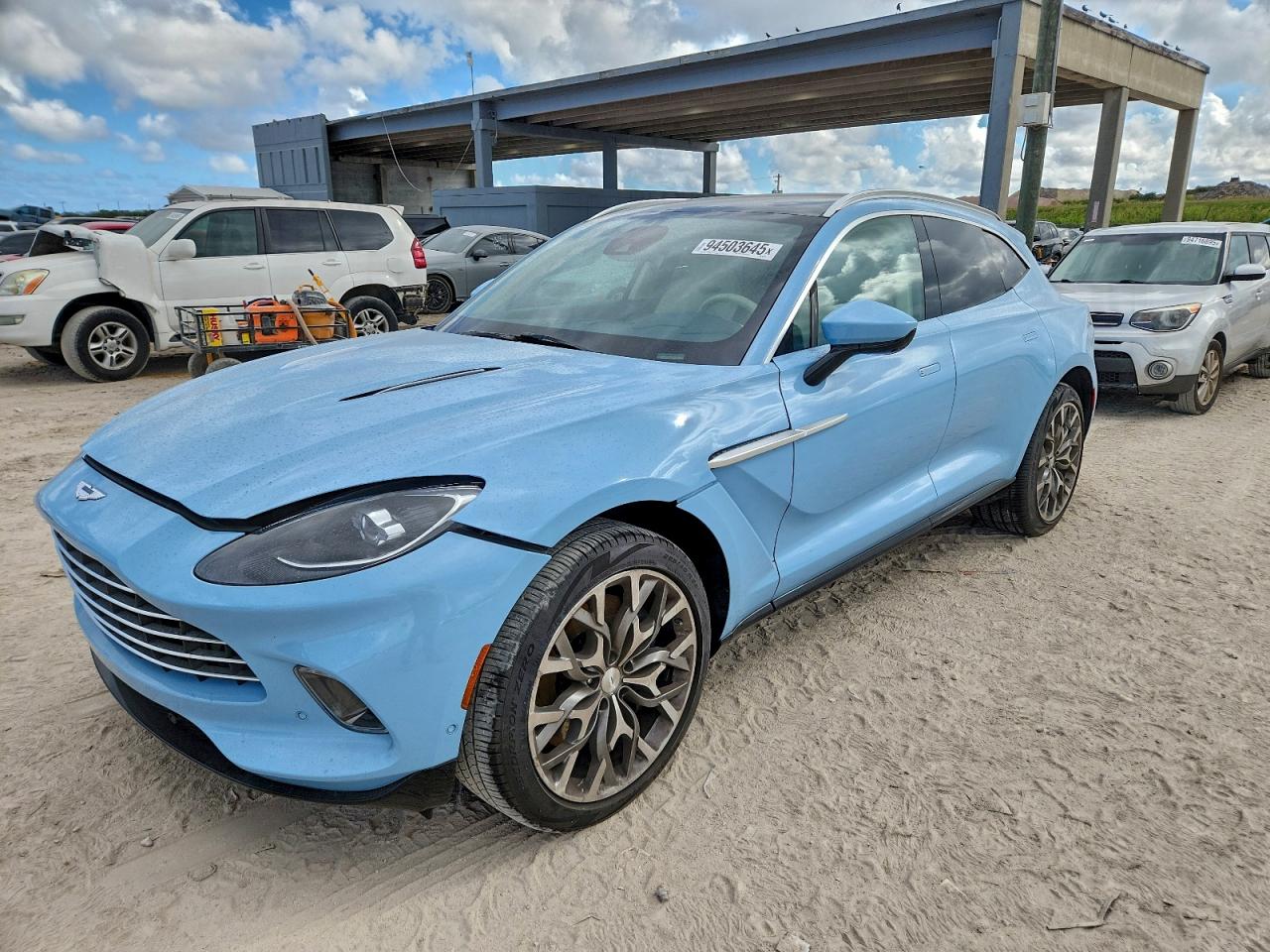 2021 Aston Martin Dbx