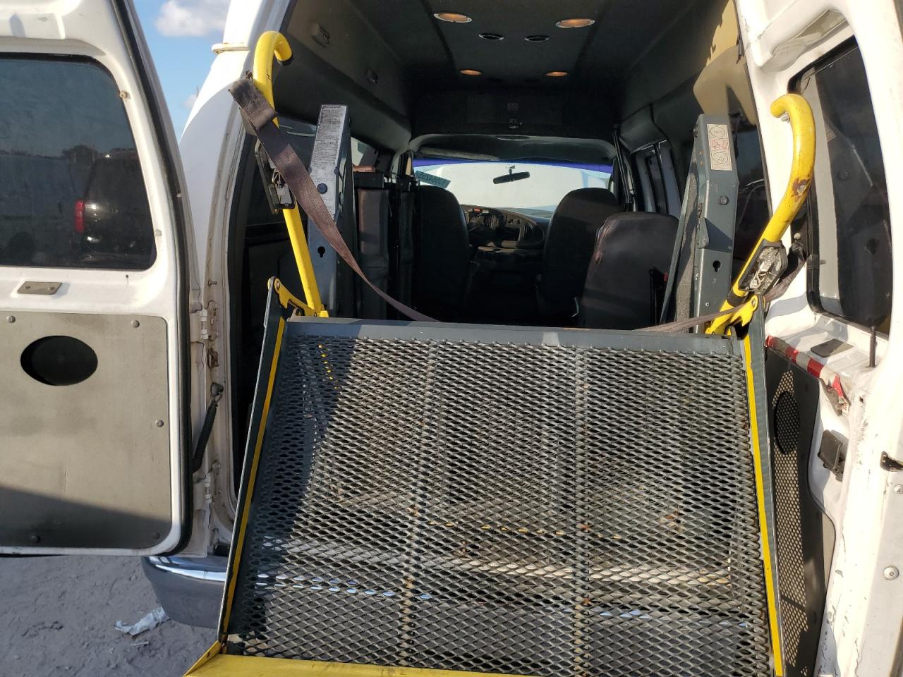 2008 Ford Econoline E250 Van VIN: 1FTNE24W38DB46382 Lot: 93564255