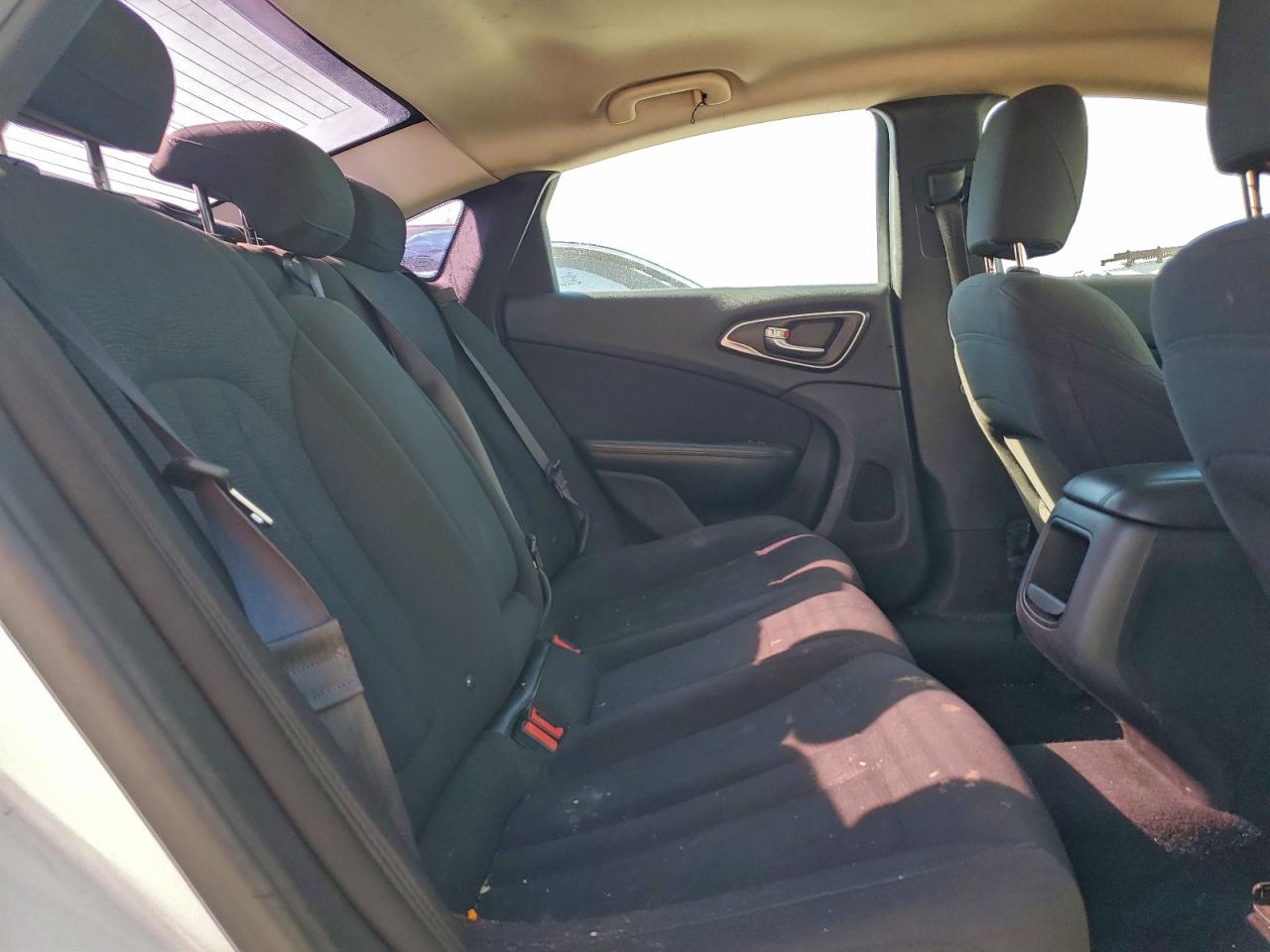 2015 Chrysler 200 Limited VIN: 1C3CCCAB9FN621355 Lot: 91730425