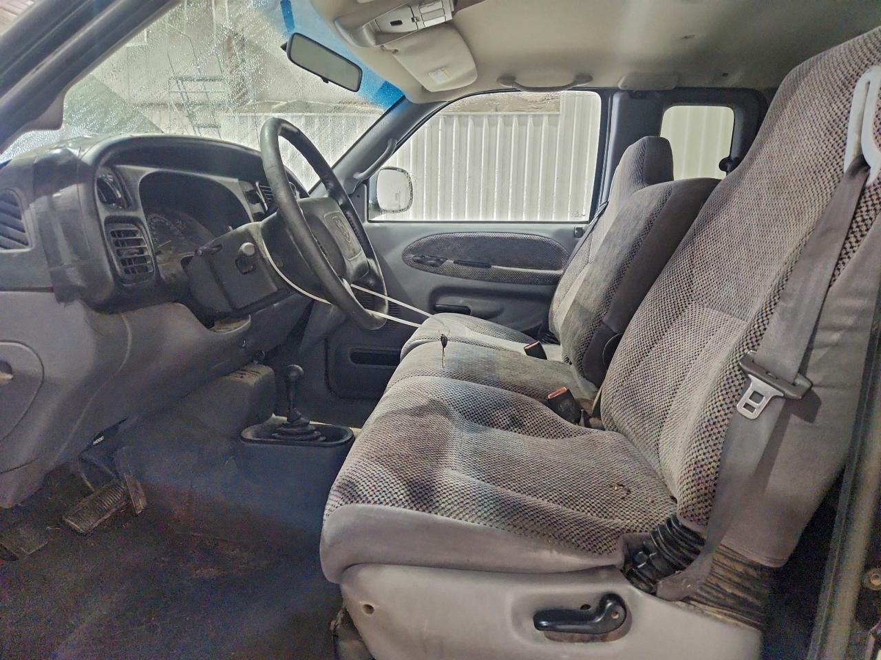 2000 Dodge Ram 1500 VIN: 3B7HF13Z1YM237543 Lot: 94180325