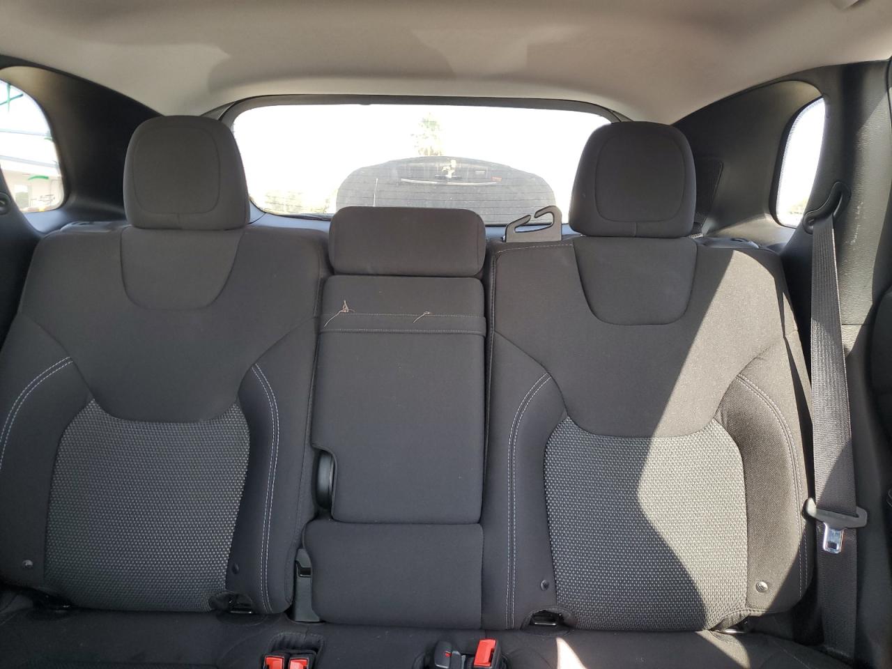 2019 Jeep Cherokee Latitude VIN: 1C4PJLCBXKD381507 Lot: 90922575