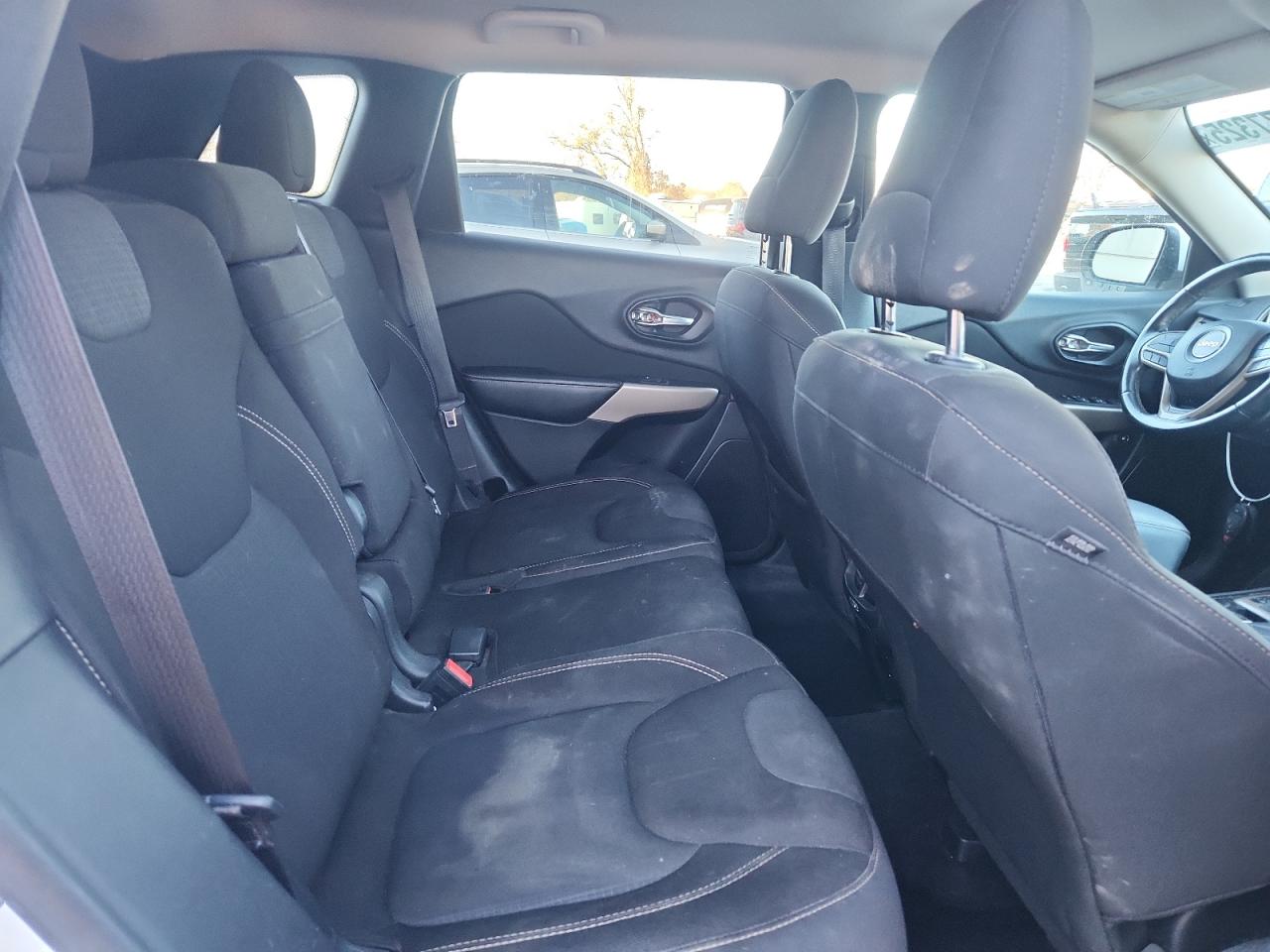 2017 Jeep Cherokee Latitude VIN: 1C4PJLCB3HD214527 Lot: 91777325