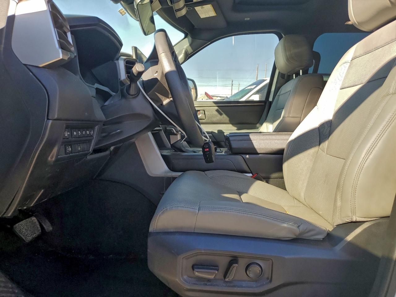 2025 Toyota Sequoia Sr5 VIN: 7SVAAAAAXSX004068 Lot: 94486765