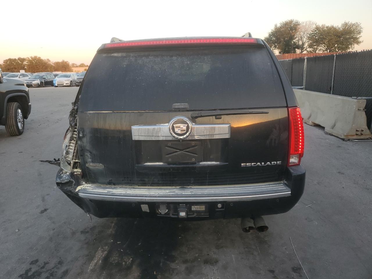 2008 Cadillac Escalade Esv VIN: 1GYFK66828R110117 Lot: 93694705
