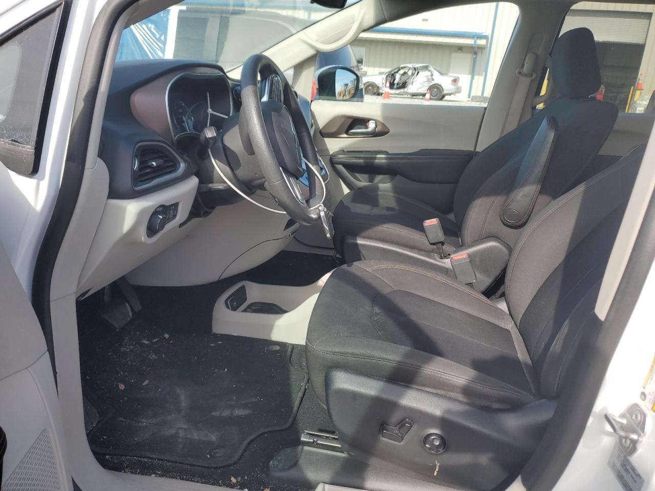 2017 Chrysler Pacifica Lx VIN: 2C4RC1CG5HR513646 Lot: 92379695