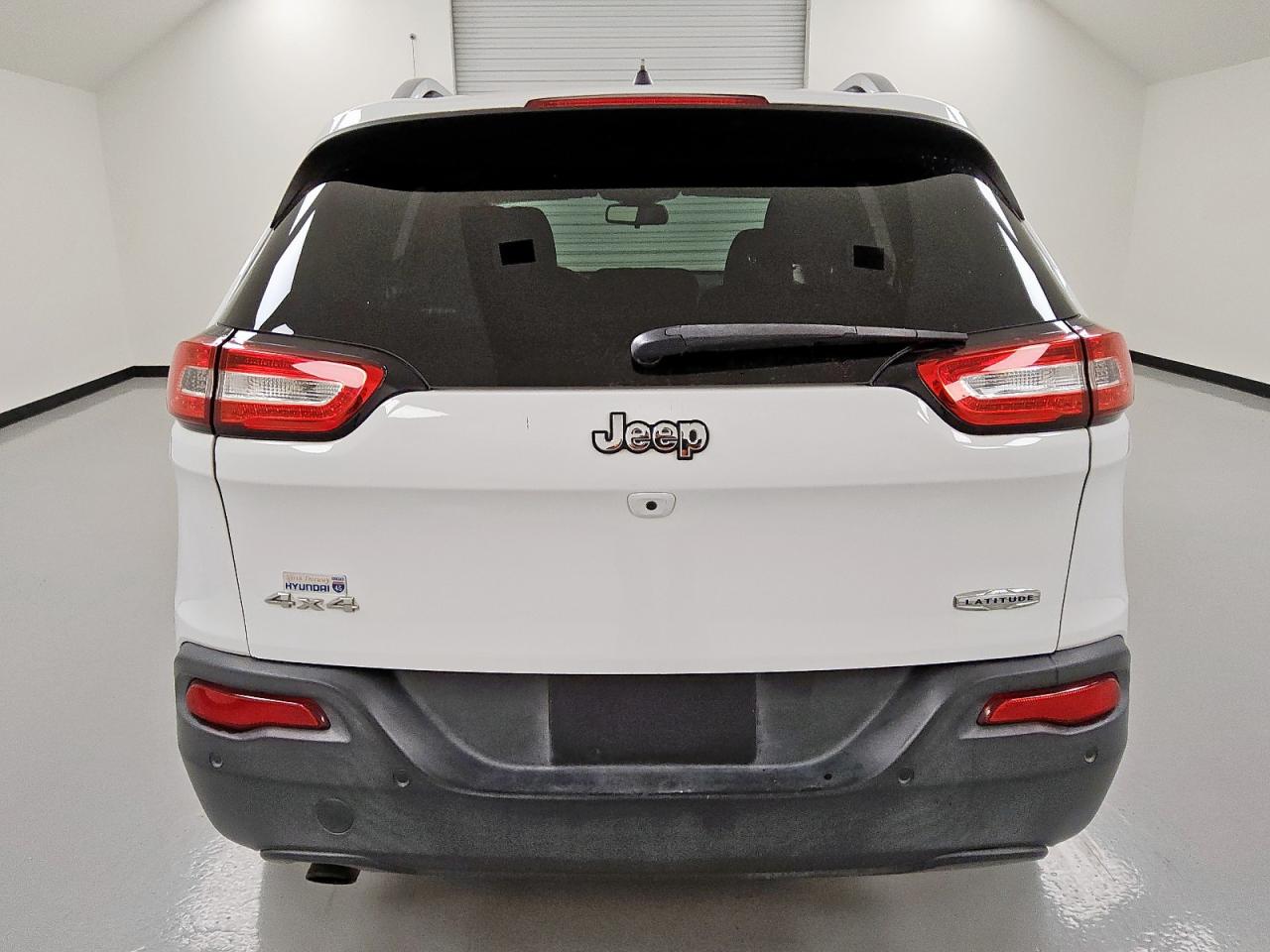 2016 Jeep Cherokee Latitude VIN: 1C4PJMCB5GW262443 Lot: 89928915