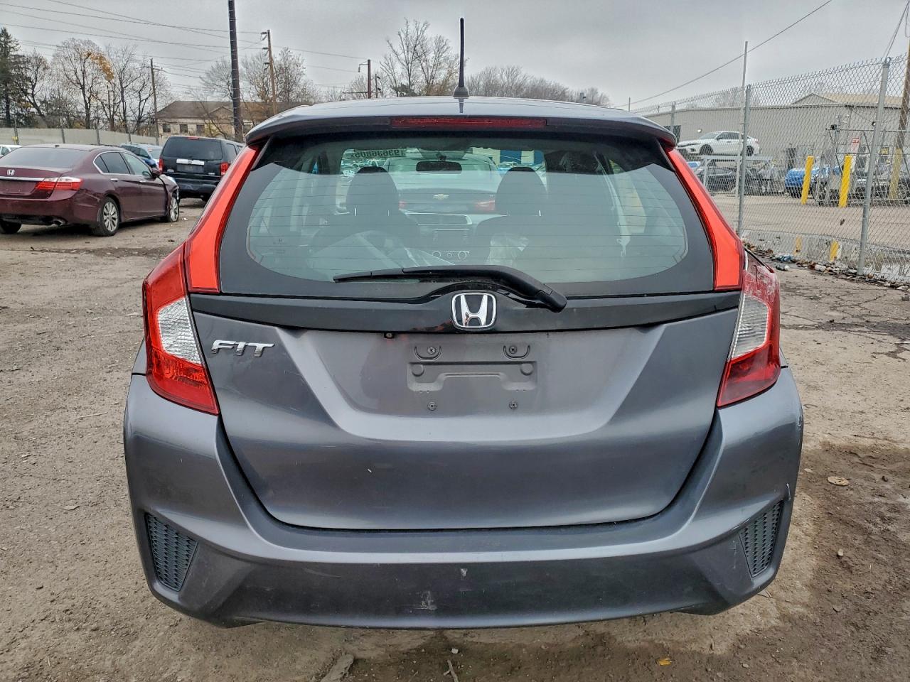 2017 Honda Fit Lx VIN: 3HGGK5H52HM706144 Lot: 93636805