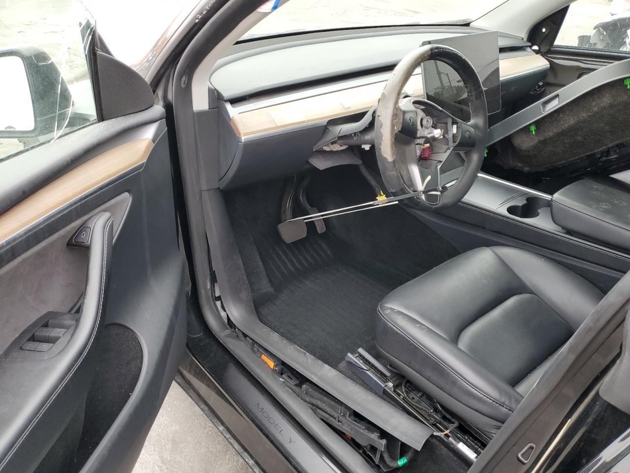 2024 Tesla Model Y VIN: 7SAYGDEEXRF014516 Lot: 90508045