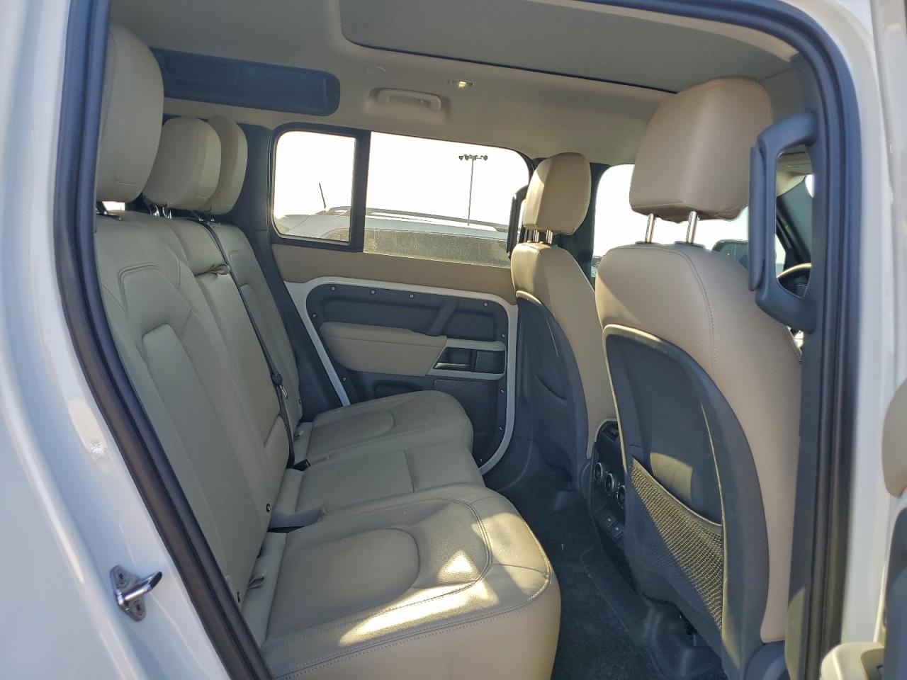 2024 Land Rover Defender 110 S VIN: SALEJ7EX9R2274647 Lot: 92290225