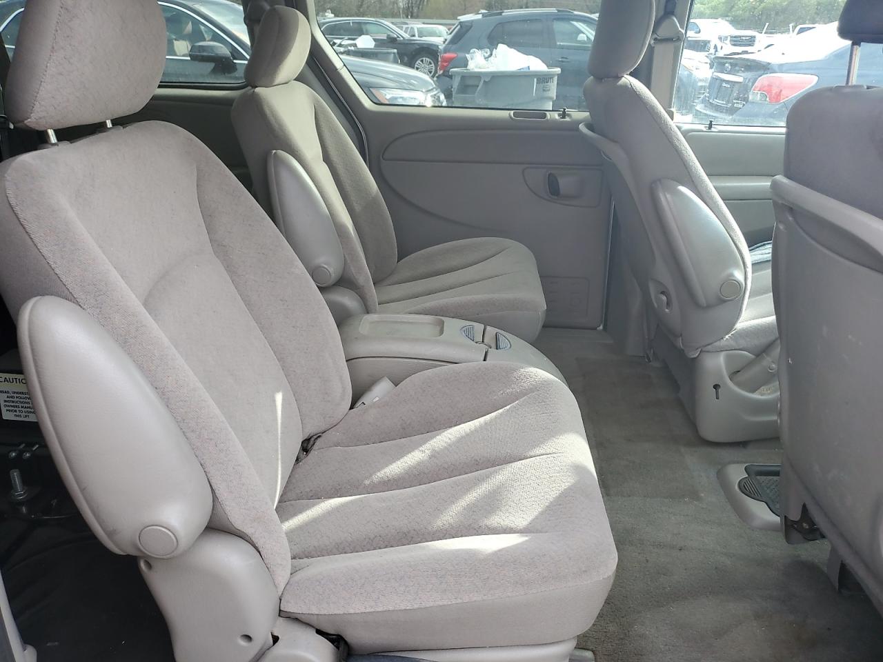 2003 Chrysler Town & Country Lx VIN: 2C8GP44L73R287996 Lot: 92415275