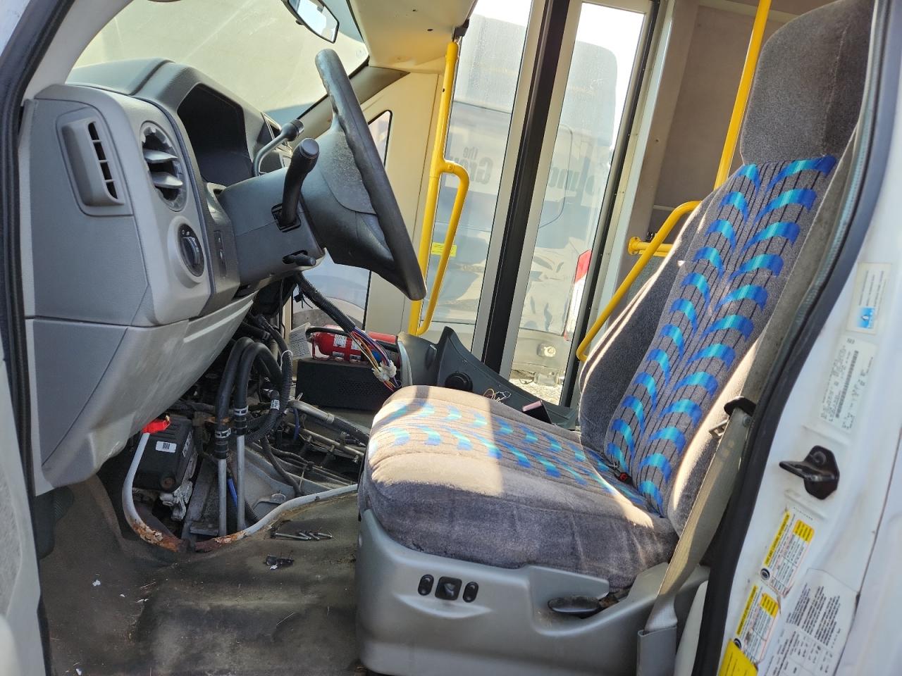 2013 Ford Econoline E350 Super Duty Cutaway Van VIN: 1FDEE3FL8DDB22853 Lot: 93028555