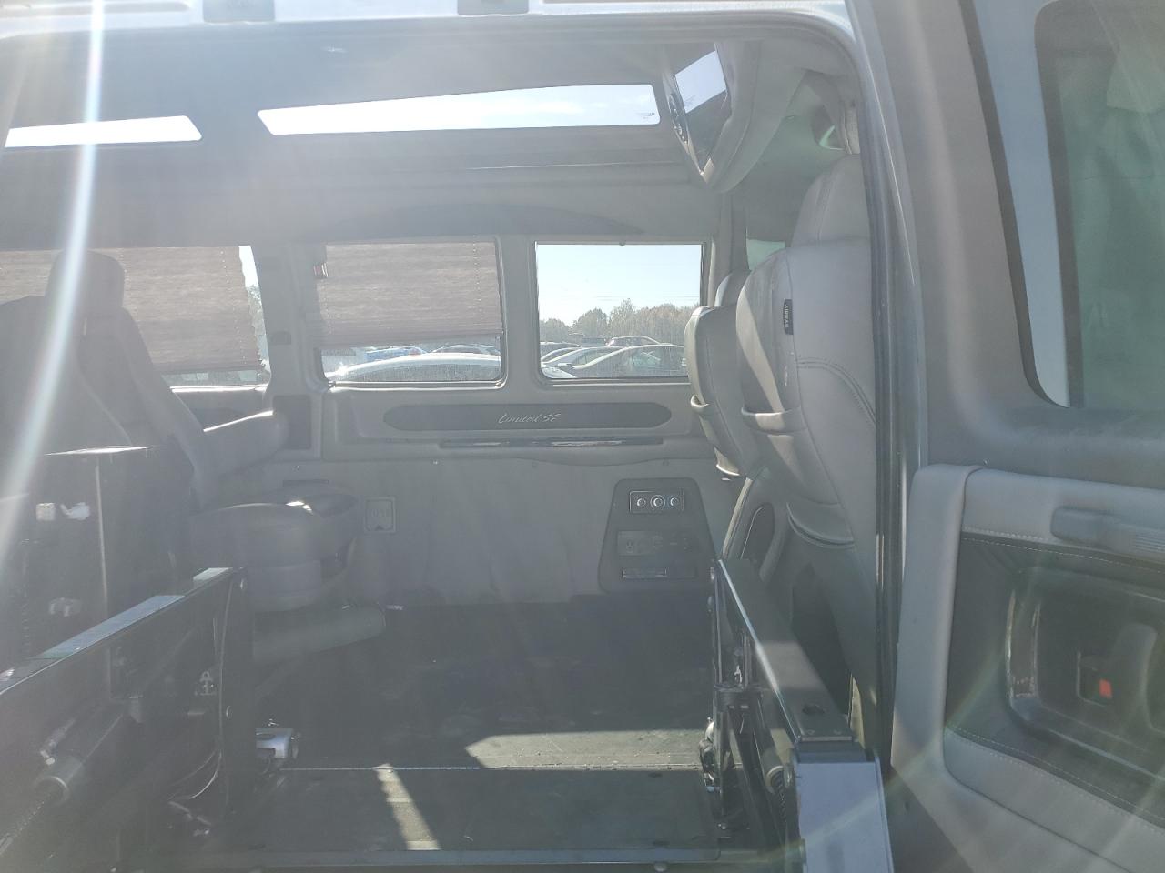 2017 Chevrolet Express G2500 VIN: 1GCWGBFG1H1289756 Lot: 92613195