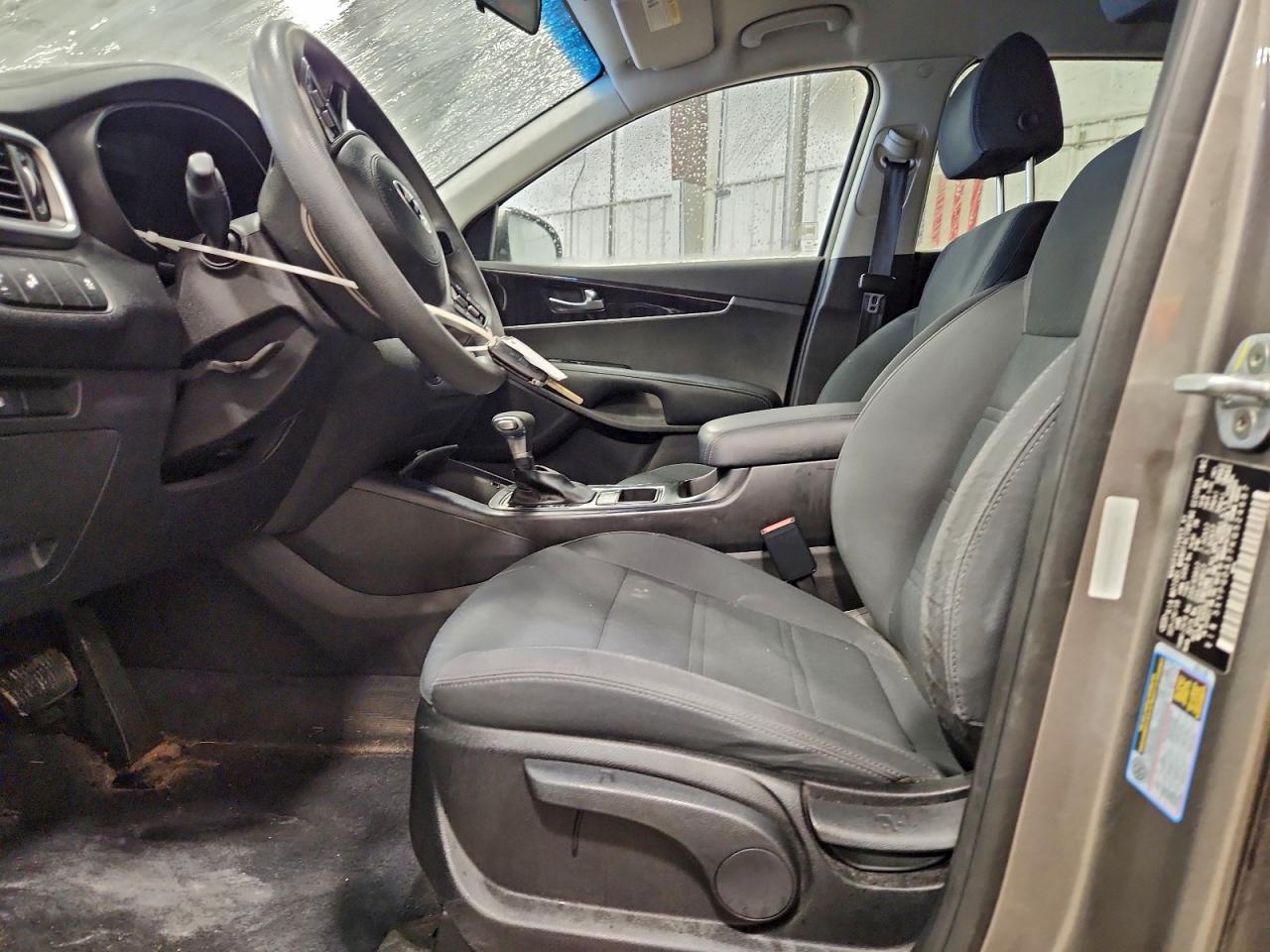 2019 Kia Sorento L VIN: 5XYPGDA37KG524687 Lot: 94193895